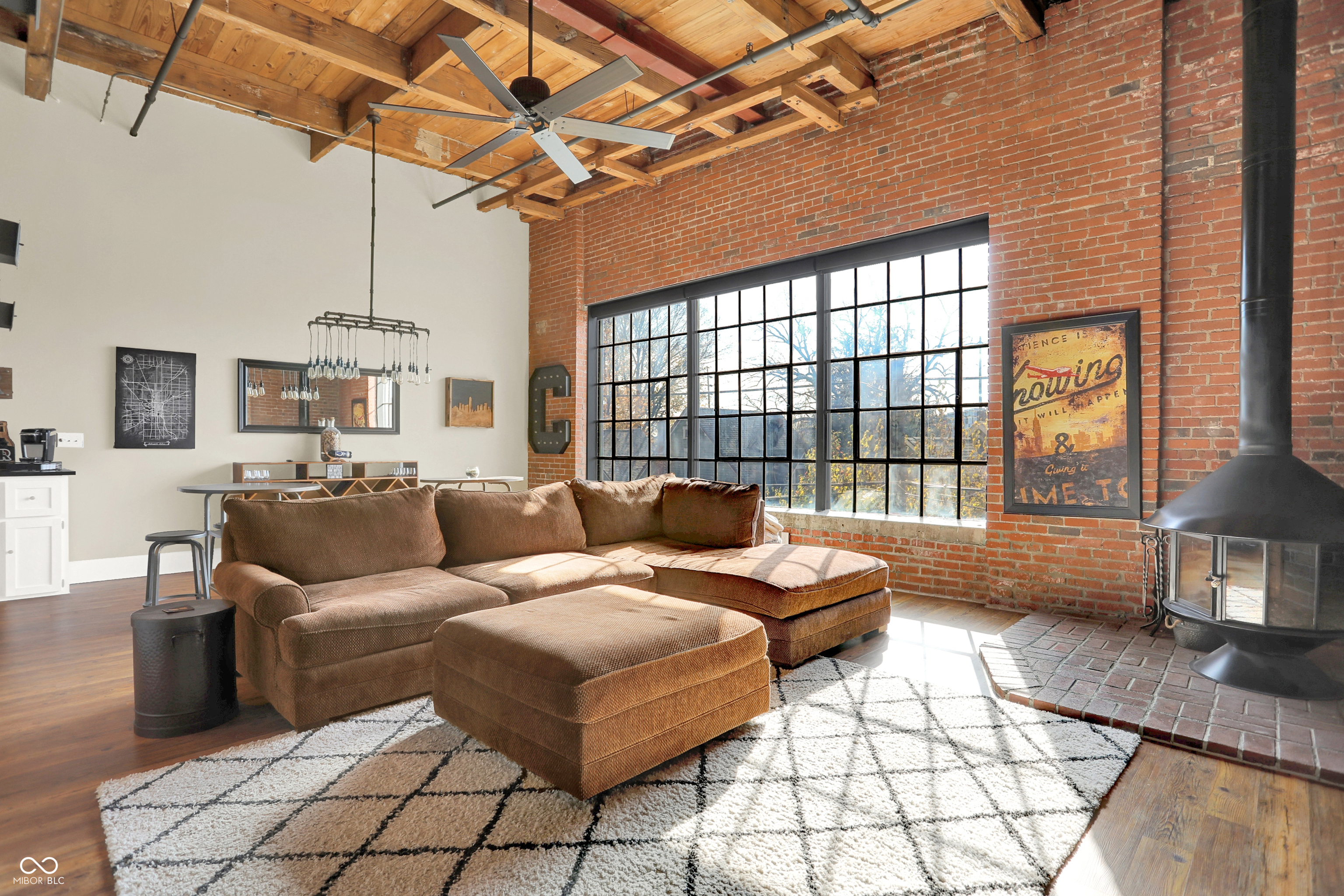 Property Photo: 735 Lexington Avenue Apt 27 IN 46203