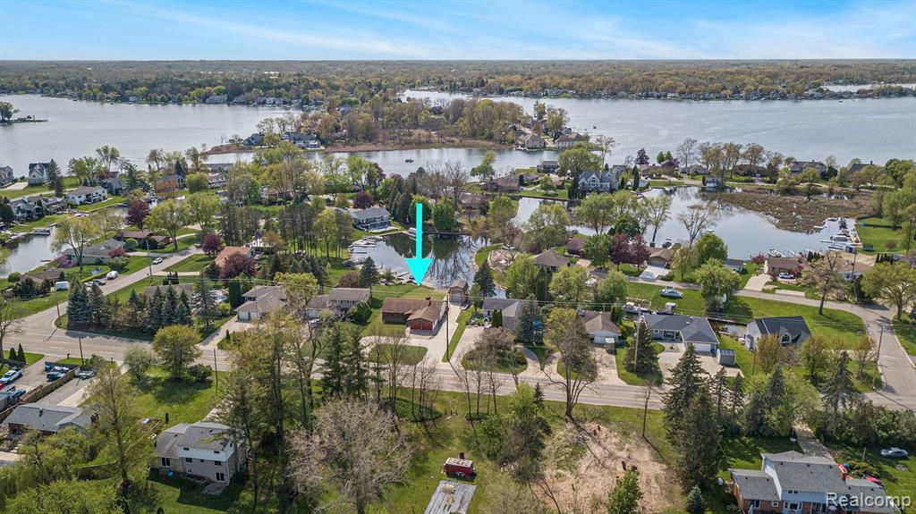 Property Photo:  13386 N Fenton Road  MI 48430 1176 