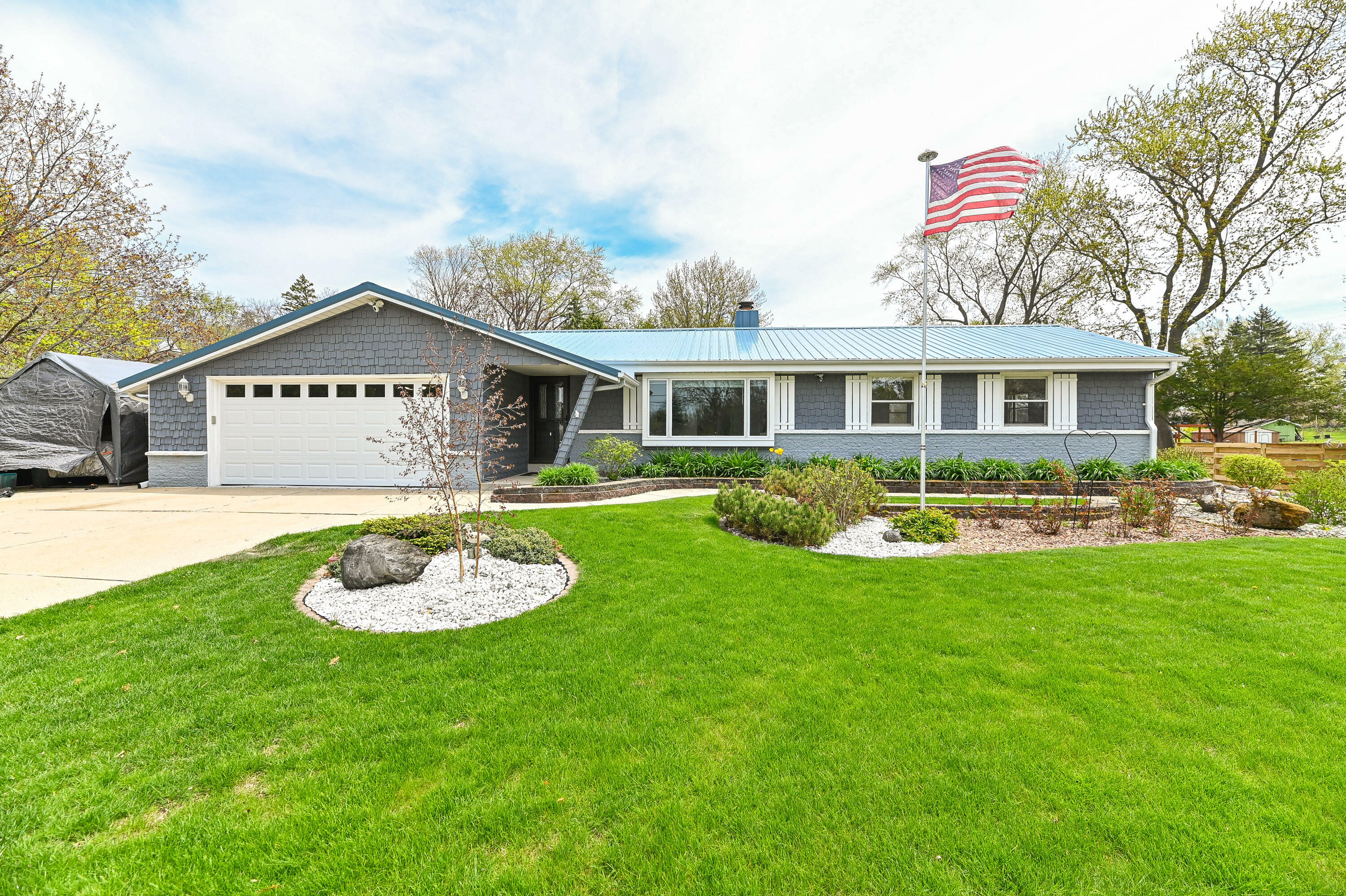 4076 S 104 St  Greenfield WI 53228 photo