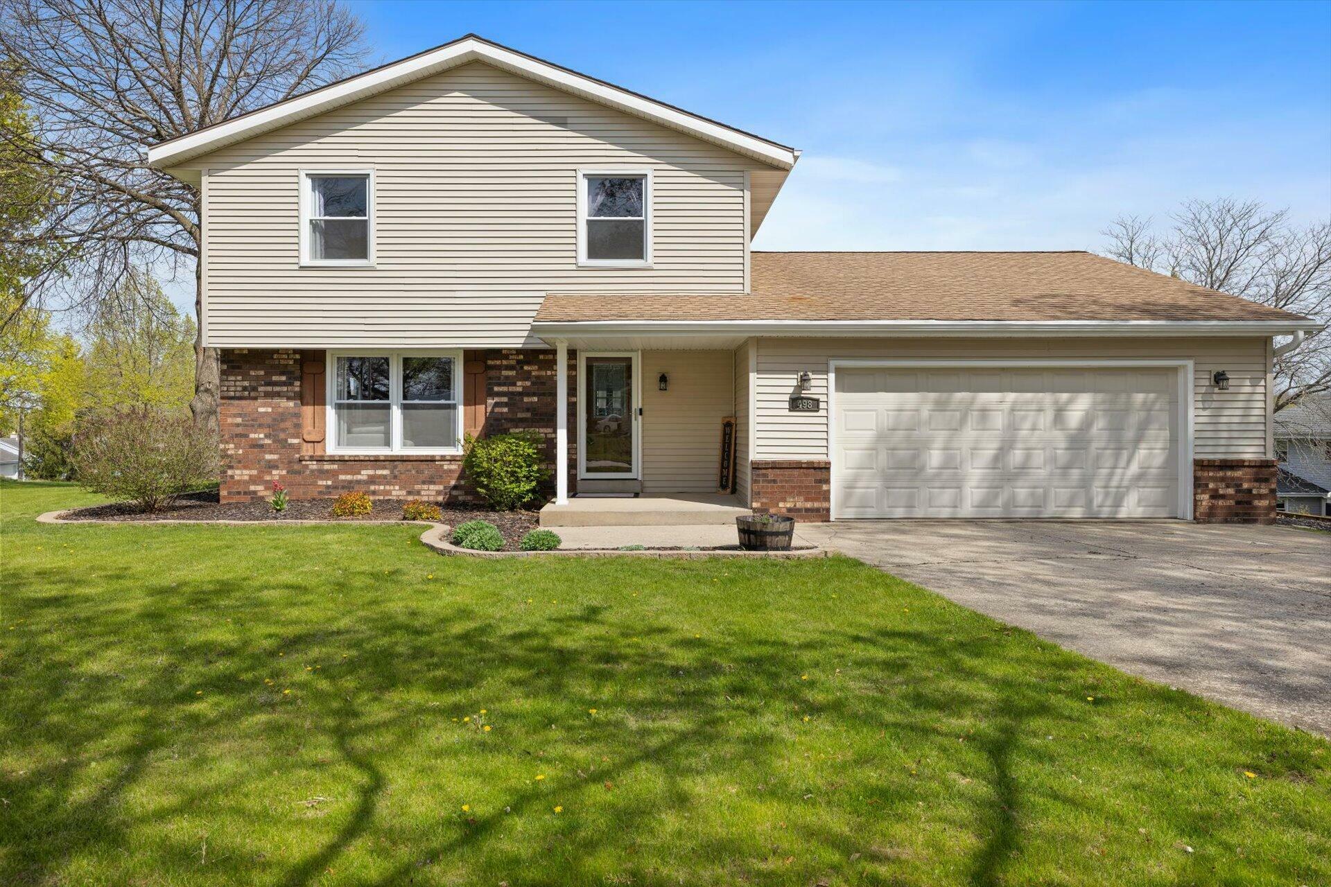 498 Park Hill Dr  Pewaukee WI 53072 photo