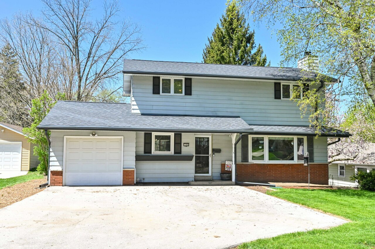 Property Photo: 1306 Garfield Ave WI 53186