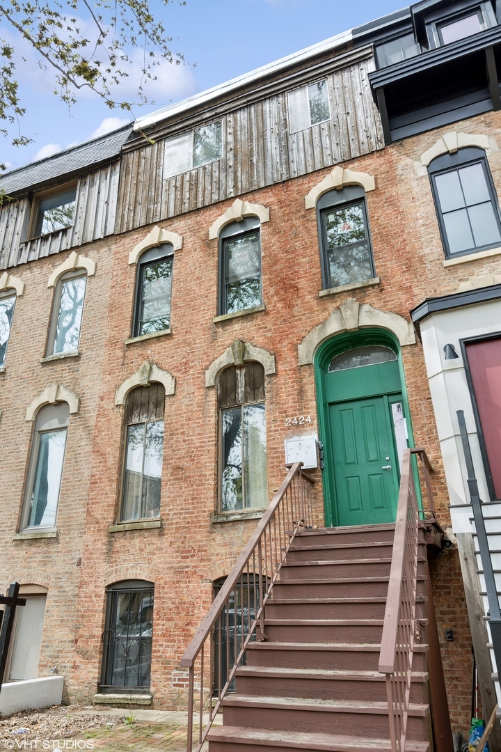 Property Photo: 2424 N Seminary Avenue IL 60614