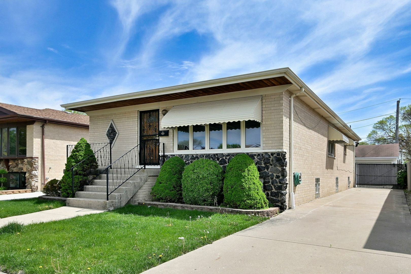 Property Photo: 4937 N Sayre Avenue IL 60656
