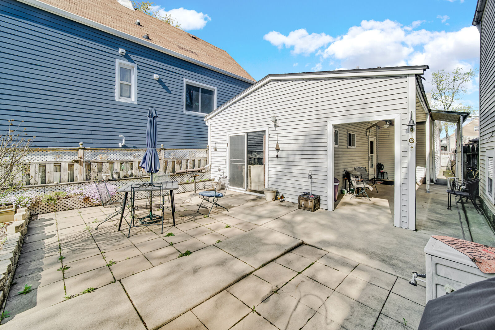 Property Photo: 1311 Harvey Avenue IL 60402