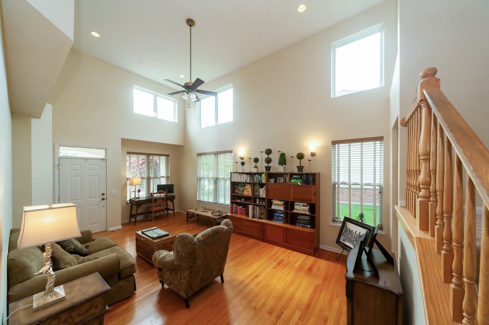 Property Photo: 716 Samson Way IL 60062