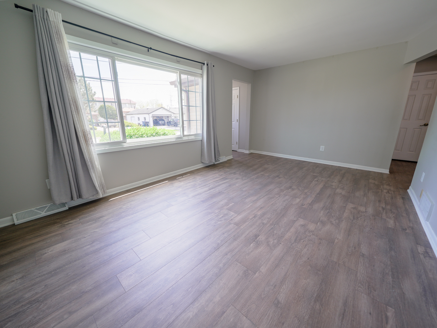 Property Photo: 8240 S Octavia Avenue IL 60455