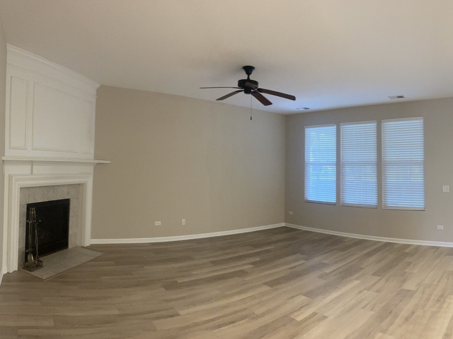 Property Photo: 711 Pleasant Drive IL 60404
