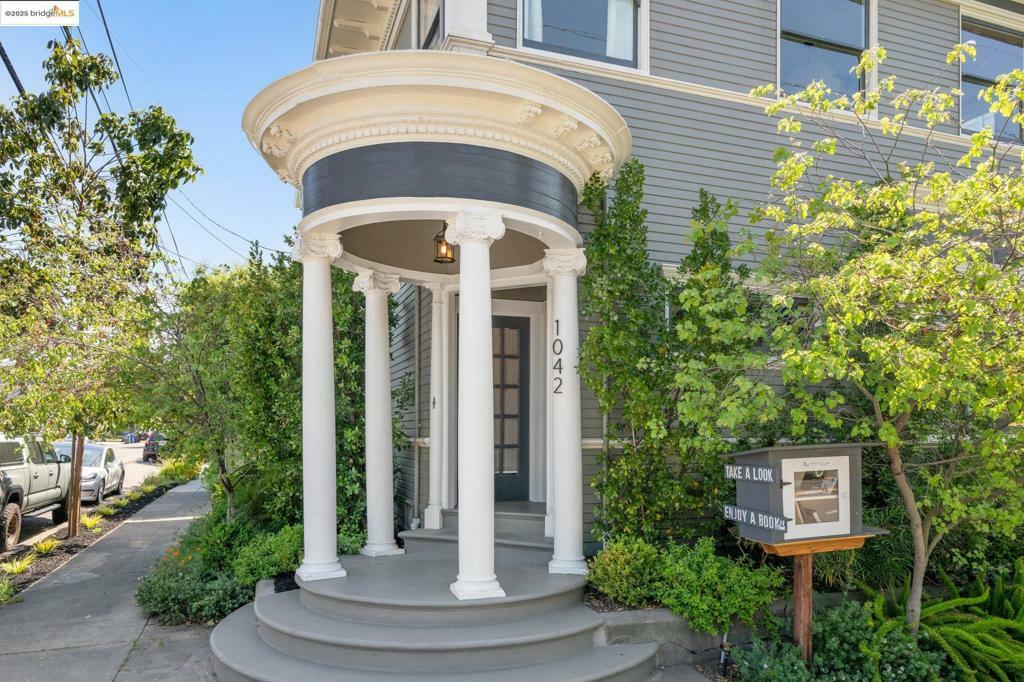Property Photo: 1042 Santa Clara Ave CA 94501