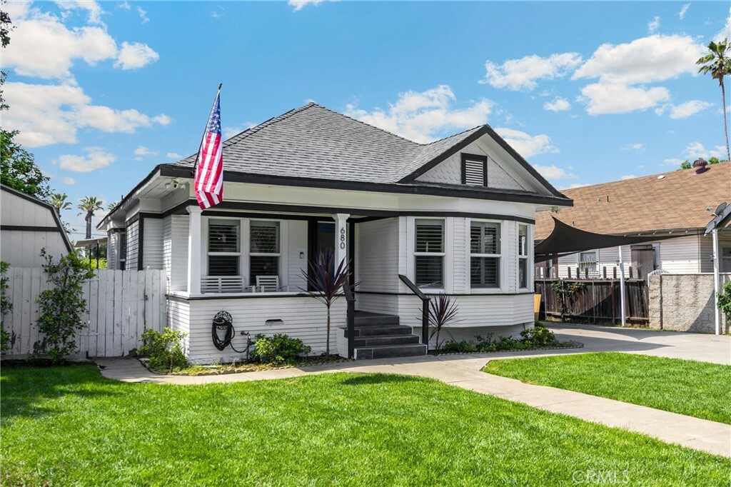 Property Photo:  680 E Kingsley Avenue  CA 91767 