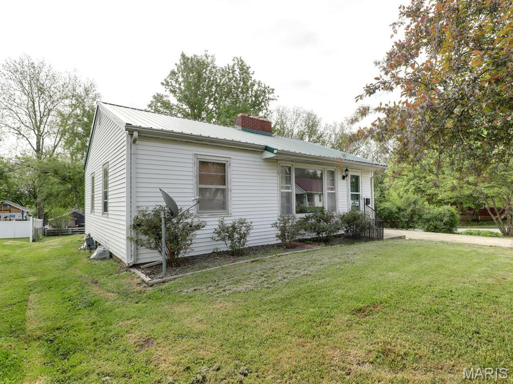 Property Photo: 417 S Home Street MO 63461