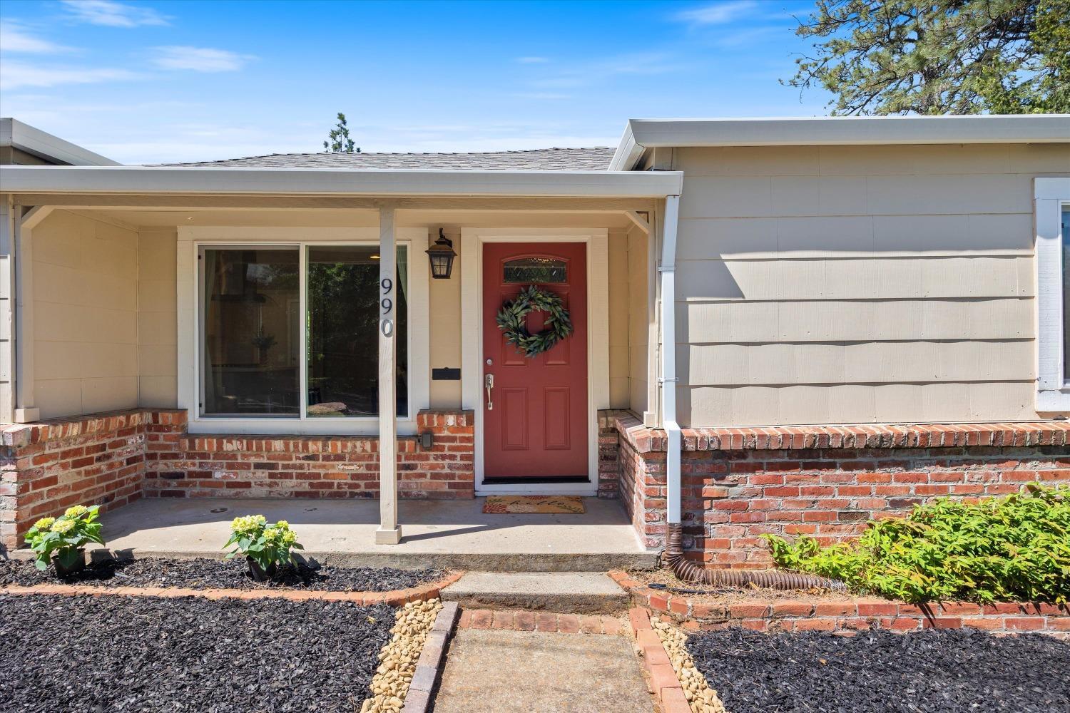 Property Photo: 990 Crescent Street CA 95667