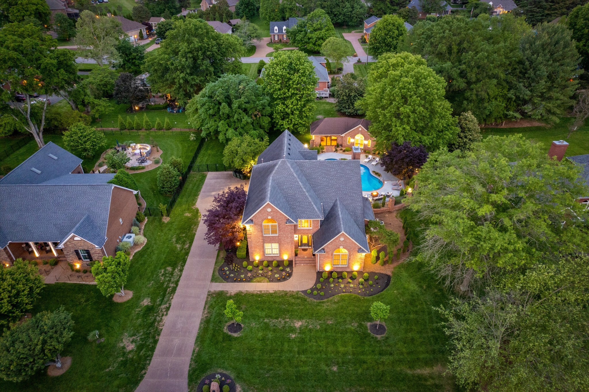 Property Photo: 1153 Inneswood Dr TN 37066
