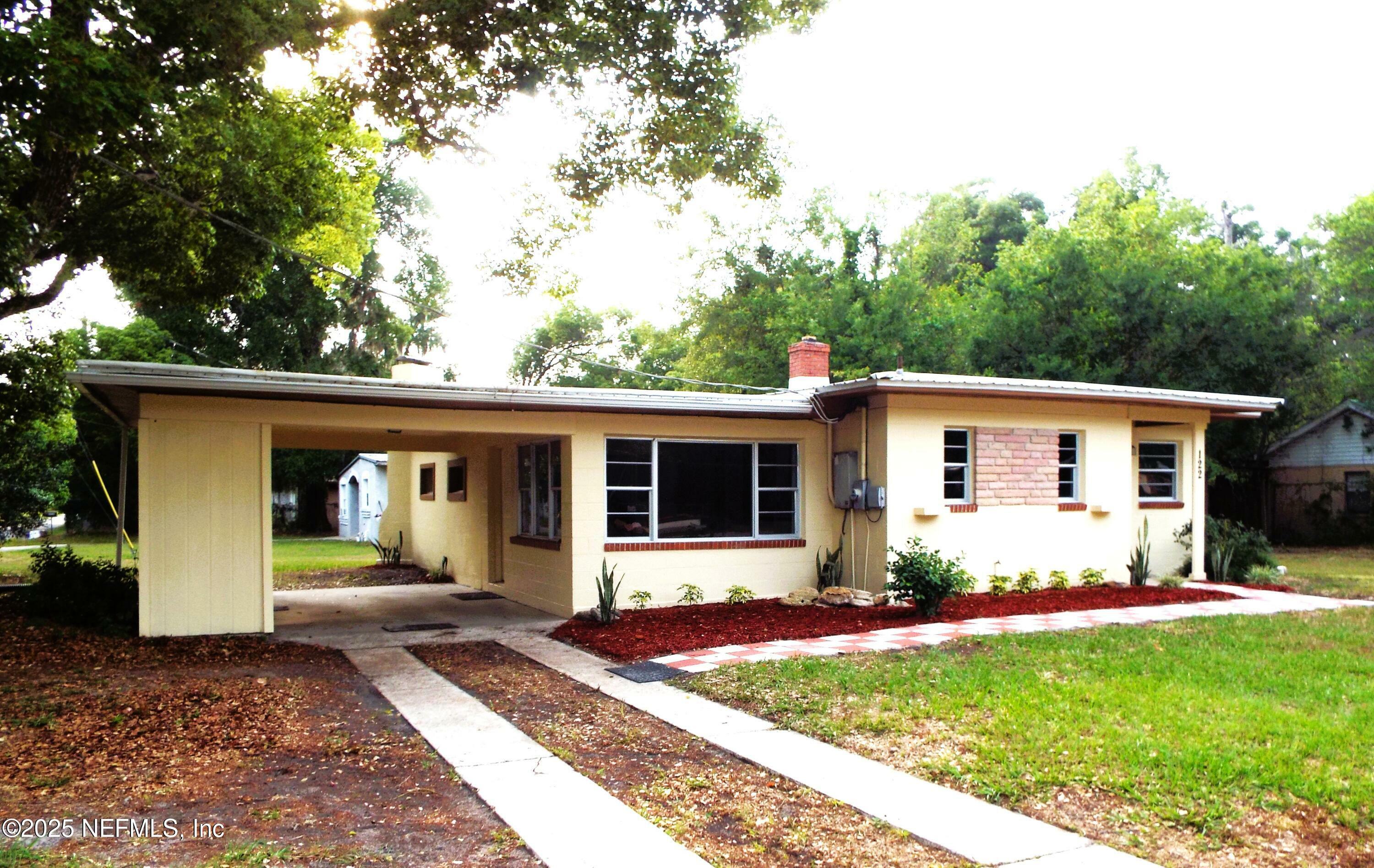 Property Photo: 122 Husson Avenue FL 32177