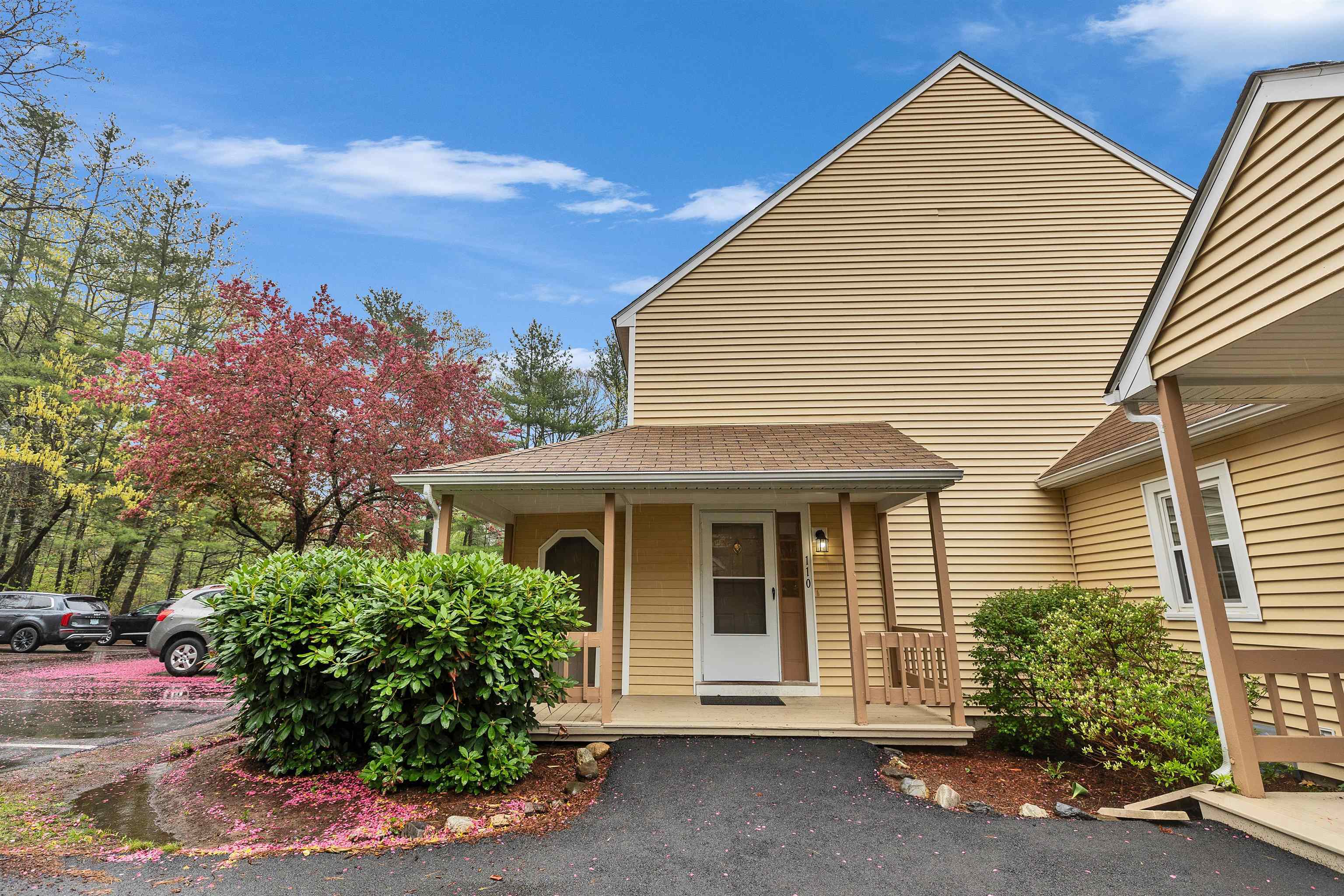Property Photo: 110 Winterwood Drive NH 03053