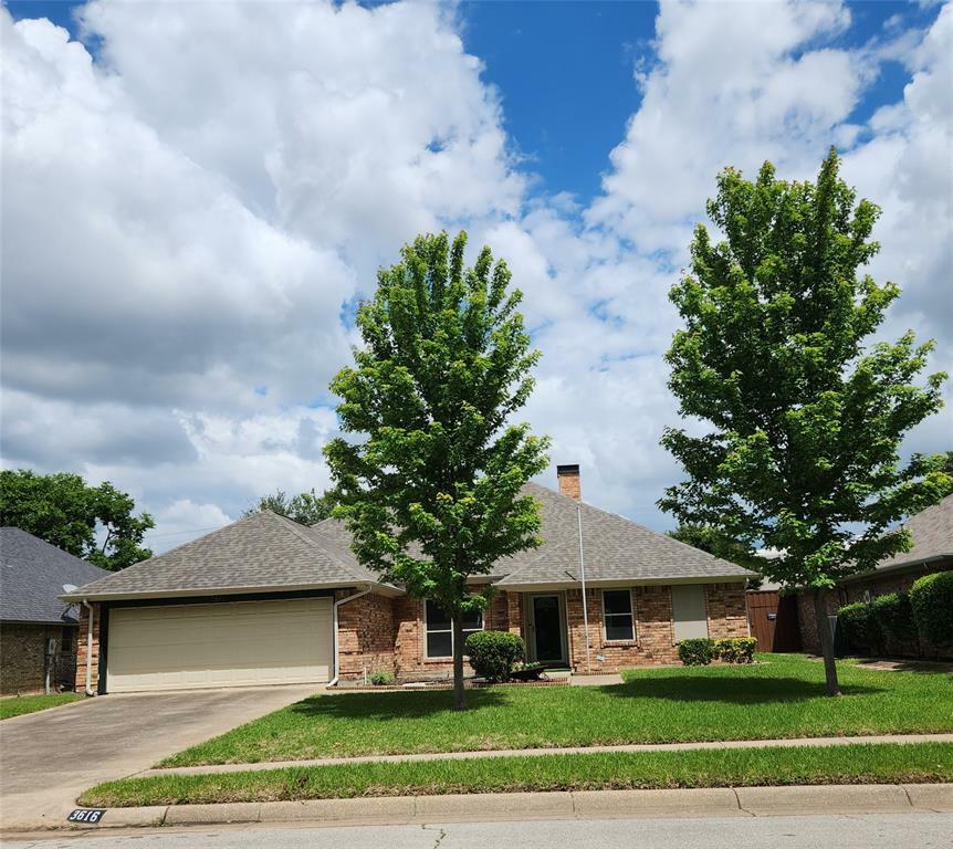 Property Photo: 3616 Rolling Meadows Drive TX 76021