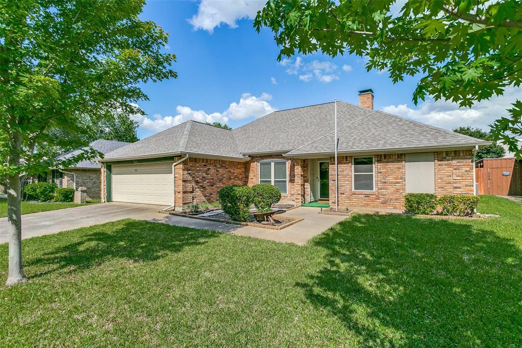 Property Photo: 3616 Rolling Meadows Drive TX 76021