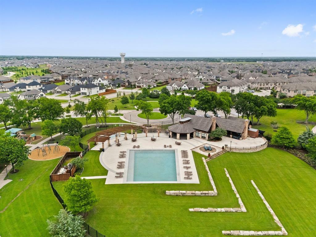 Property Photo: 1124 Queensdown Way TX 75126