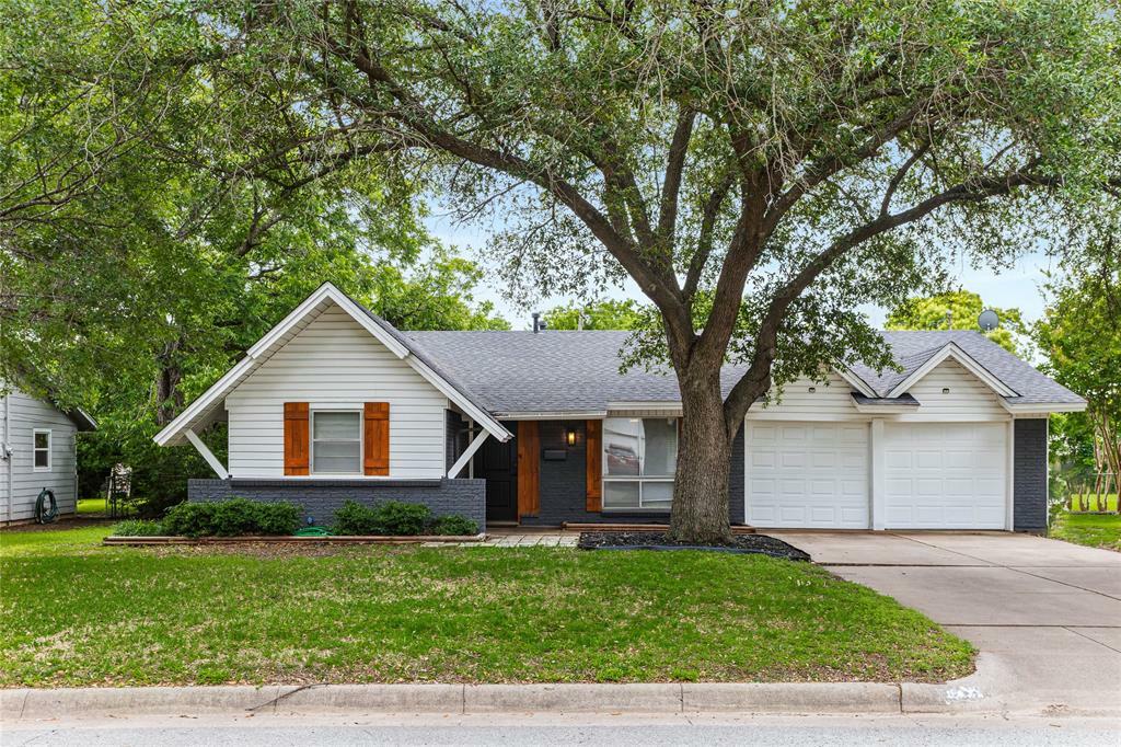 Property Photo: 4633 Highgrove Drive TX 76132