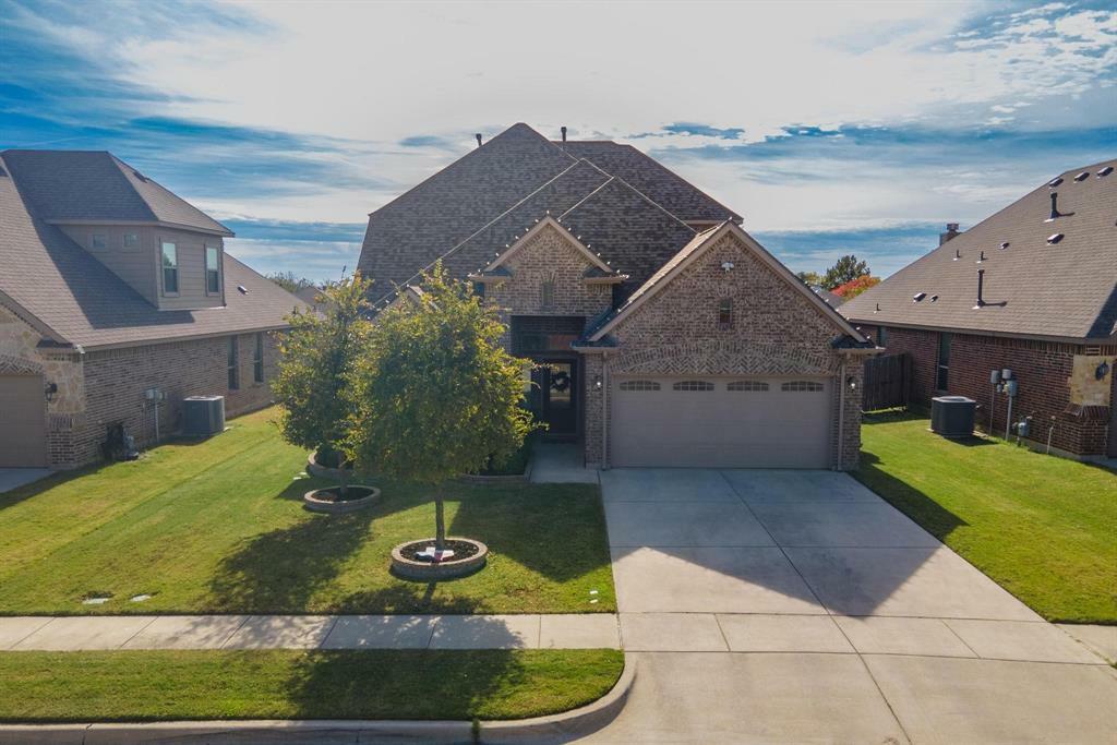 Property Photo: 725 Seabourne Drive TX 76179