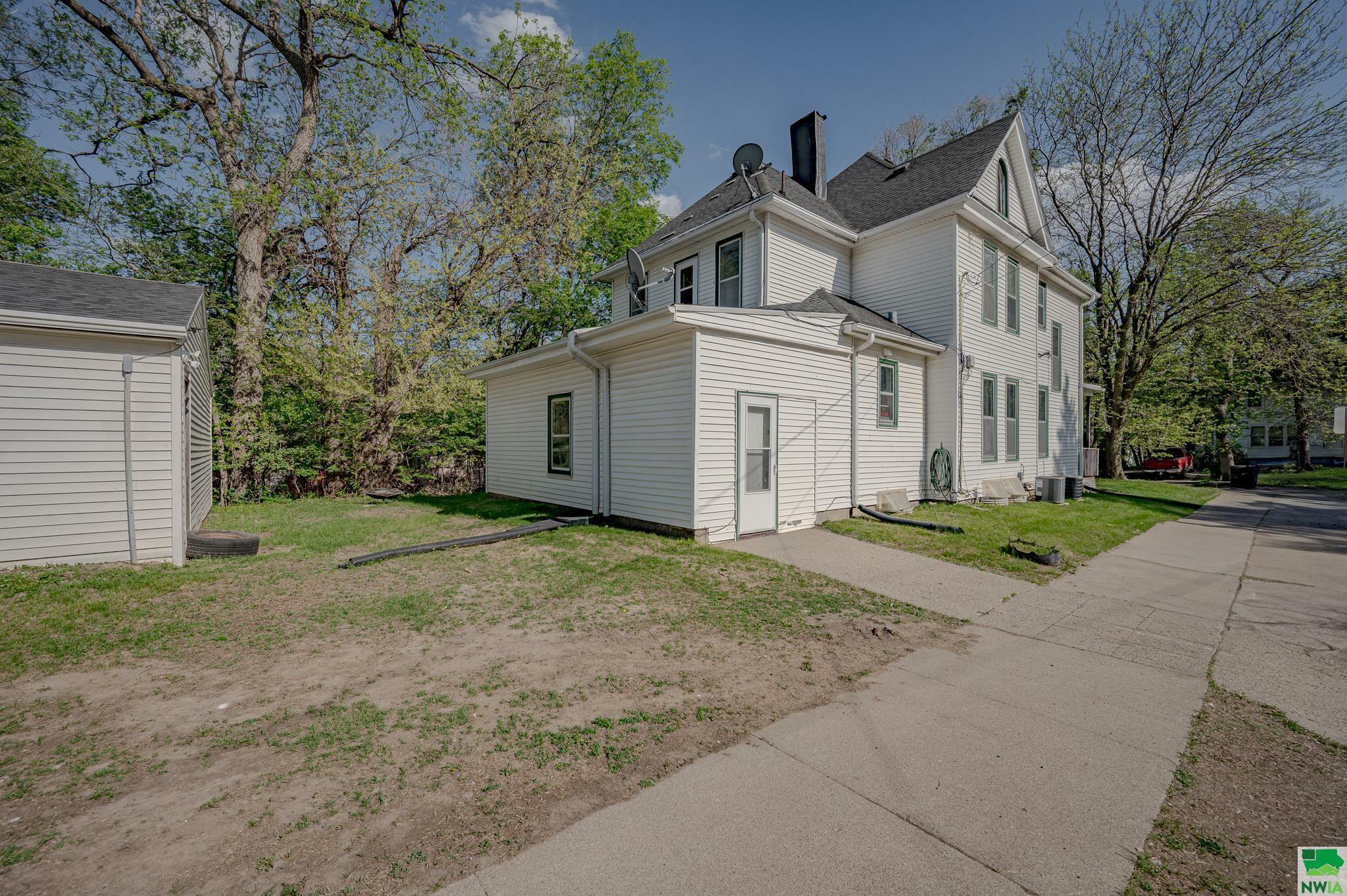 Property Photo: 1201 18th Street IA 51104