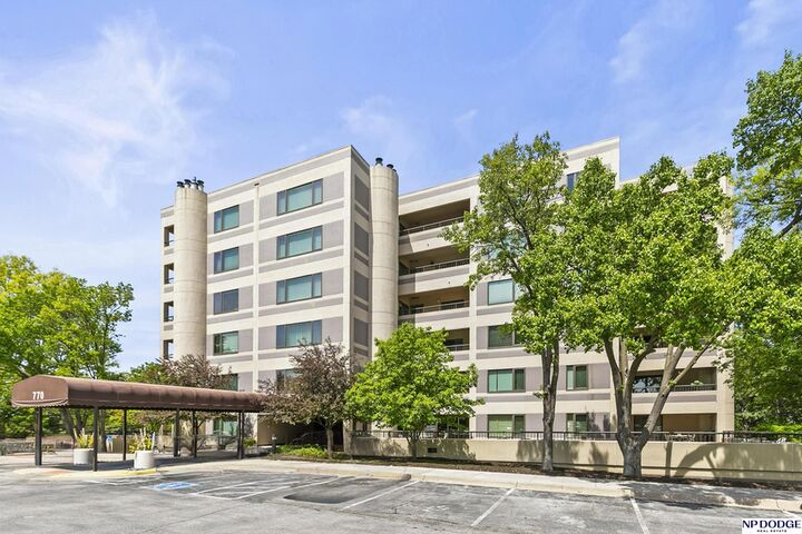770 N 93rd Court 3C7  Omaha NE 68114 photo