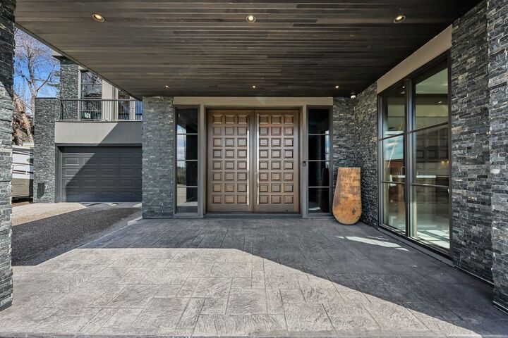Property Photo: 832 Hillcrest Avenue SW AB T2T 0Y9