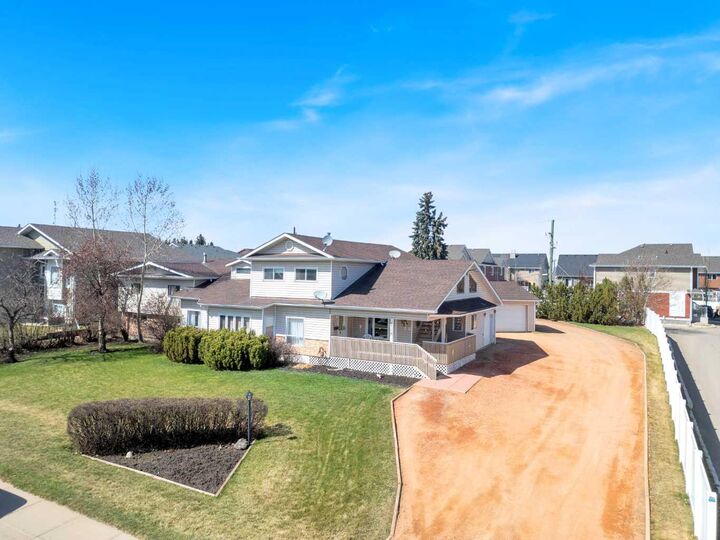 Property Photo: 4718 College Avenue AB T4L 1Z1