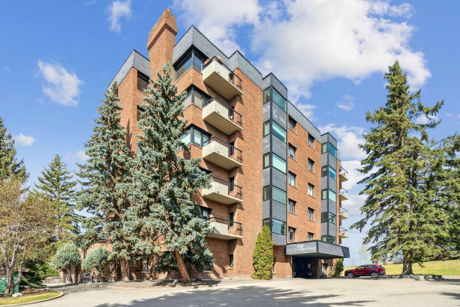 Property Photo: 222 Eagle Ridge Drive SW 3N AB T2V 2V7