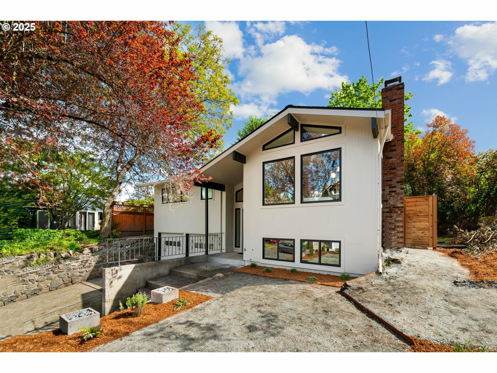 Property Photo: 2506 SE Lincoln St OR 97035