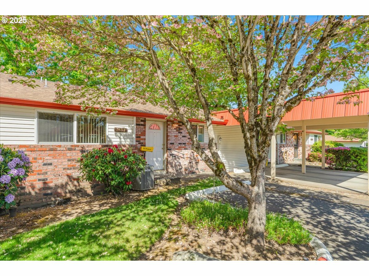 Property Photo: 2119 SE 148th Pl OR 97233