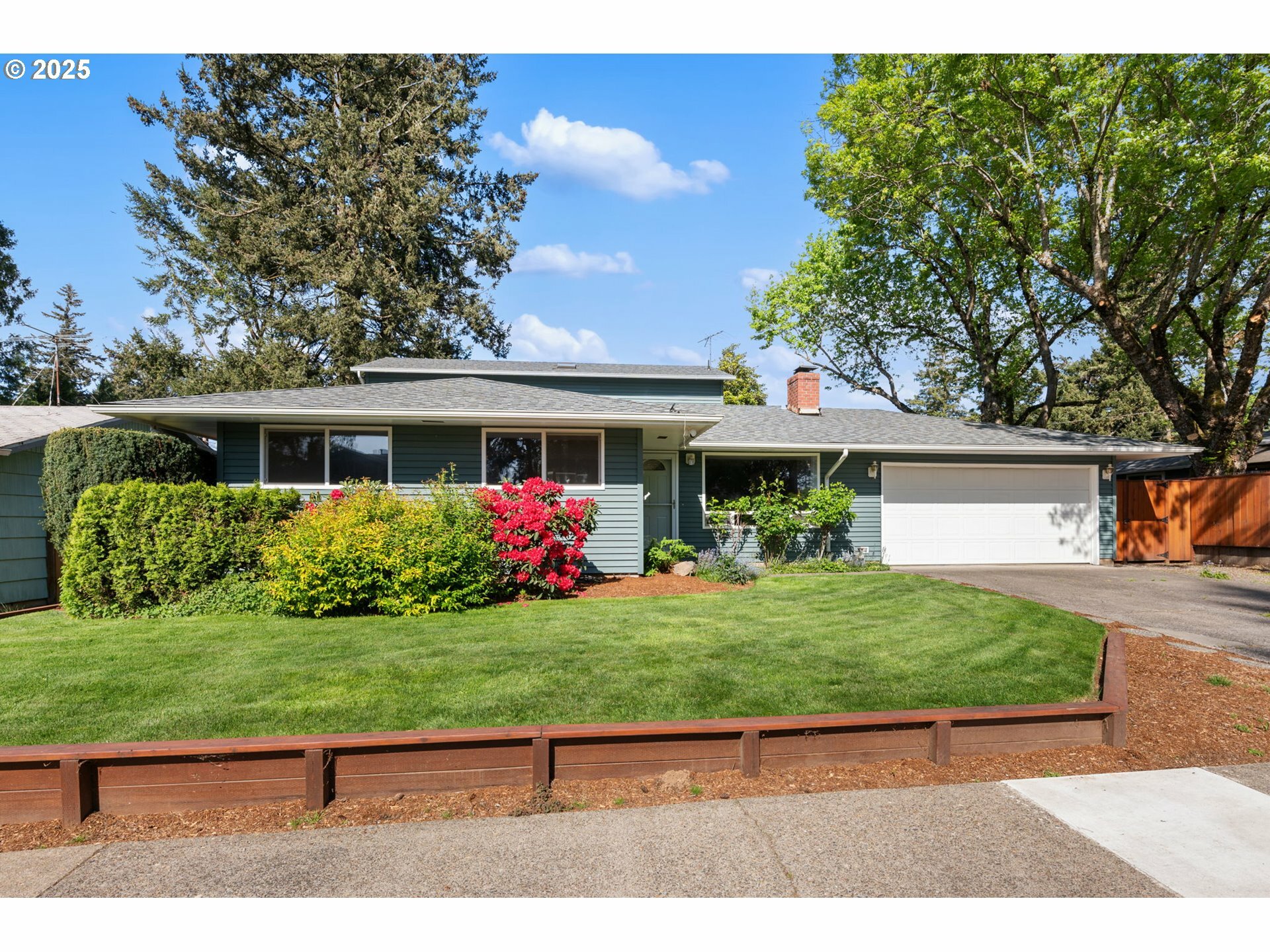 Property Photo: 1829 SE 150th Ave OR 97233