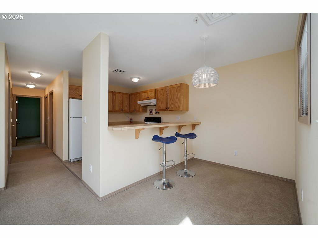 Property Photo: 420 Elk Creek Rd 403 OR 97110