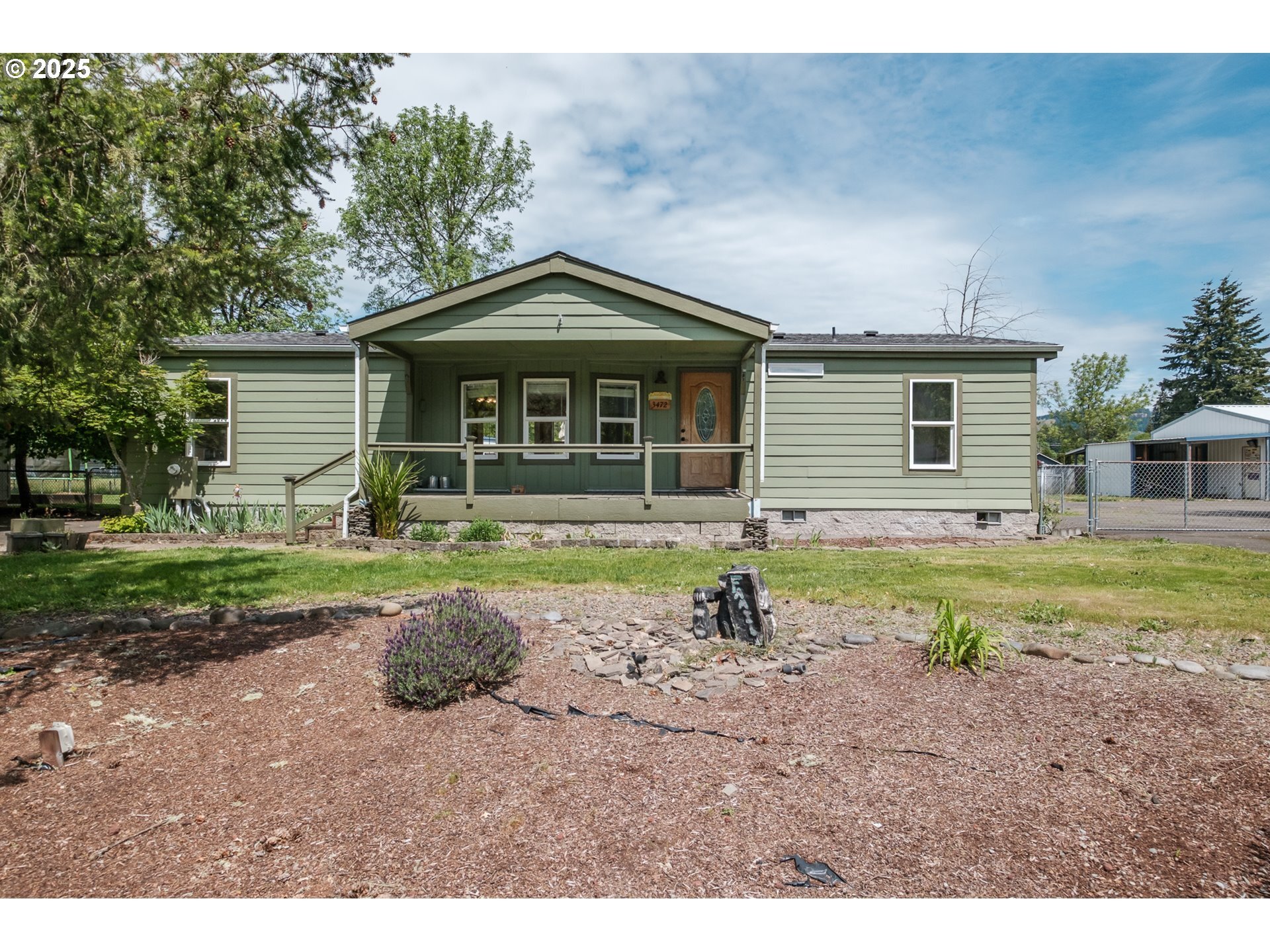 Property Photo: 3472 Juniper St OR 97386