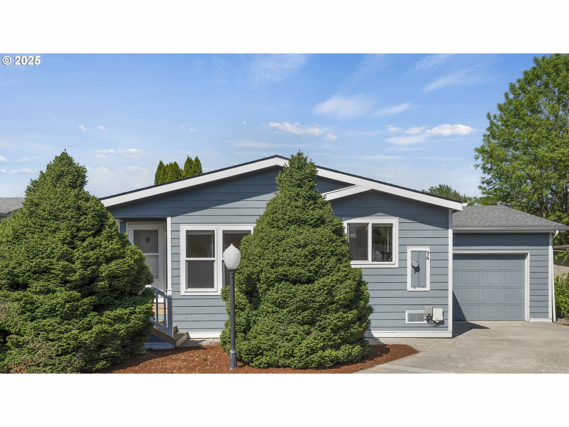 Property Photo: 13217 NE 59th St 94 WA 98682