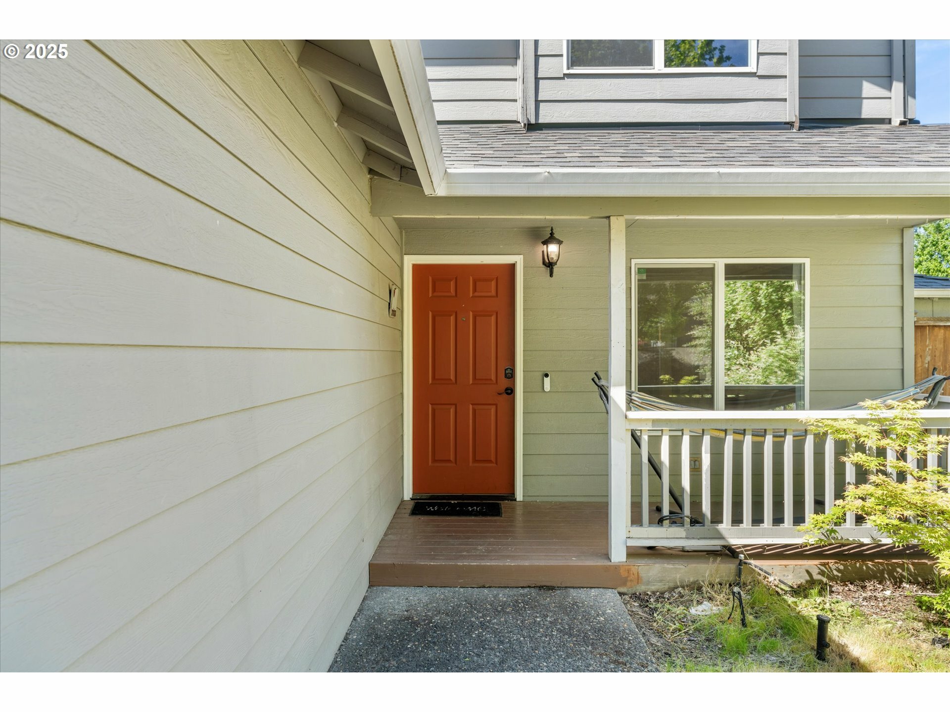 Property Photo: 10931 SE Henderson Dr OR 97266
