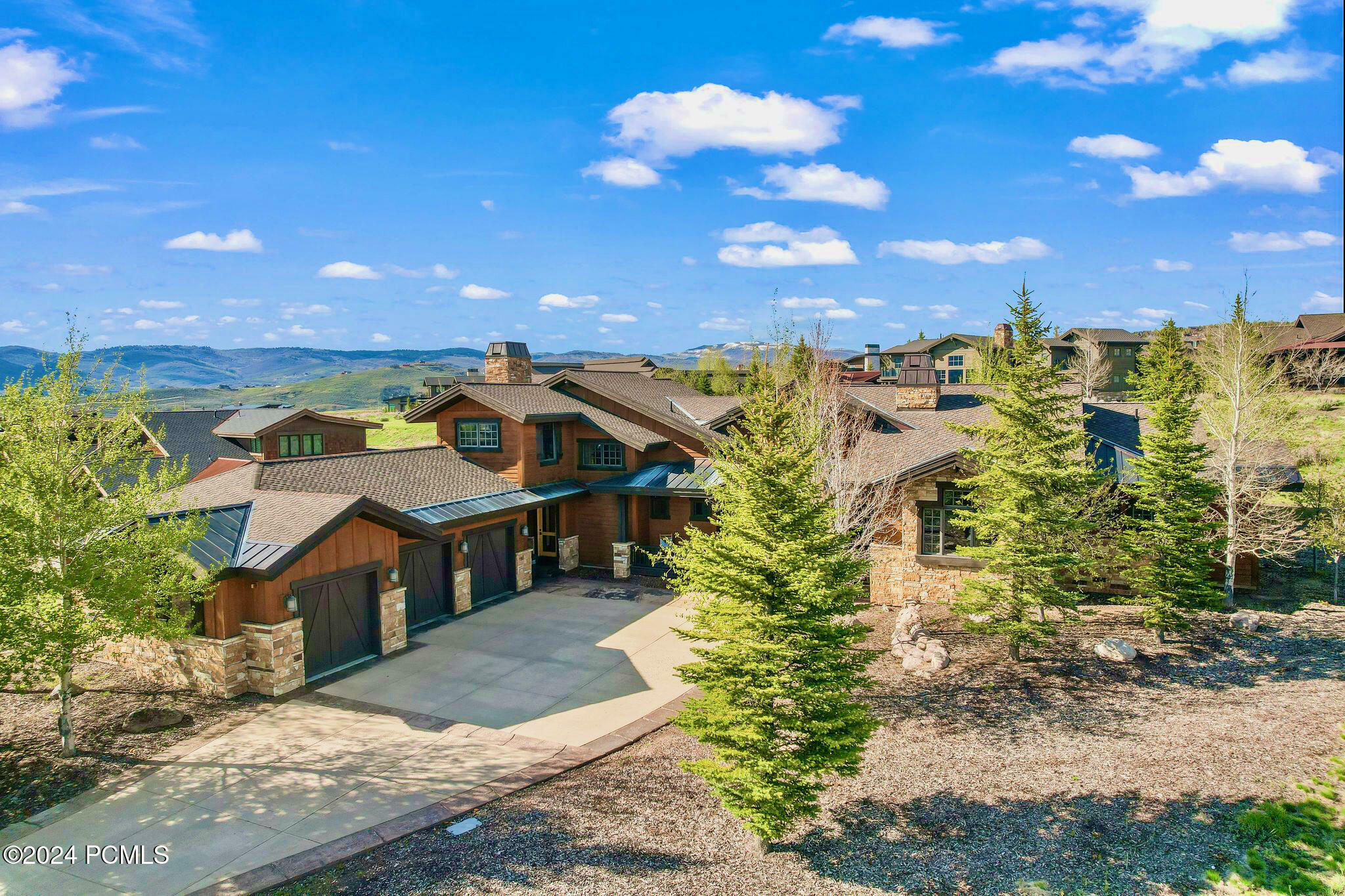Property Photo: 2052 Saddlehorn Drive UT 84098