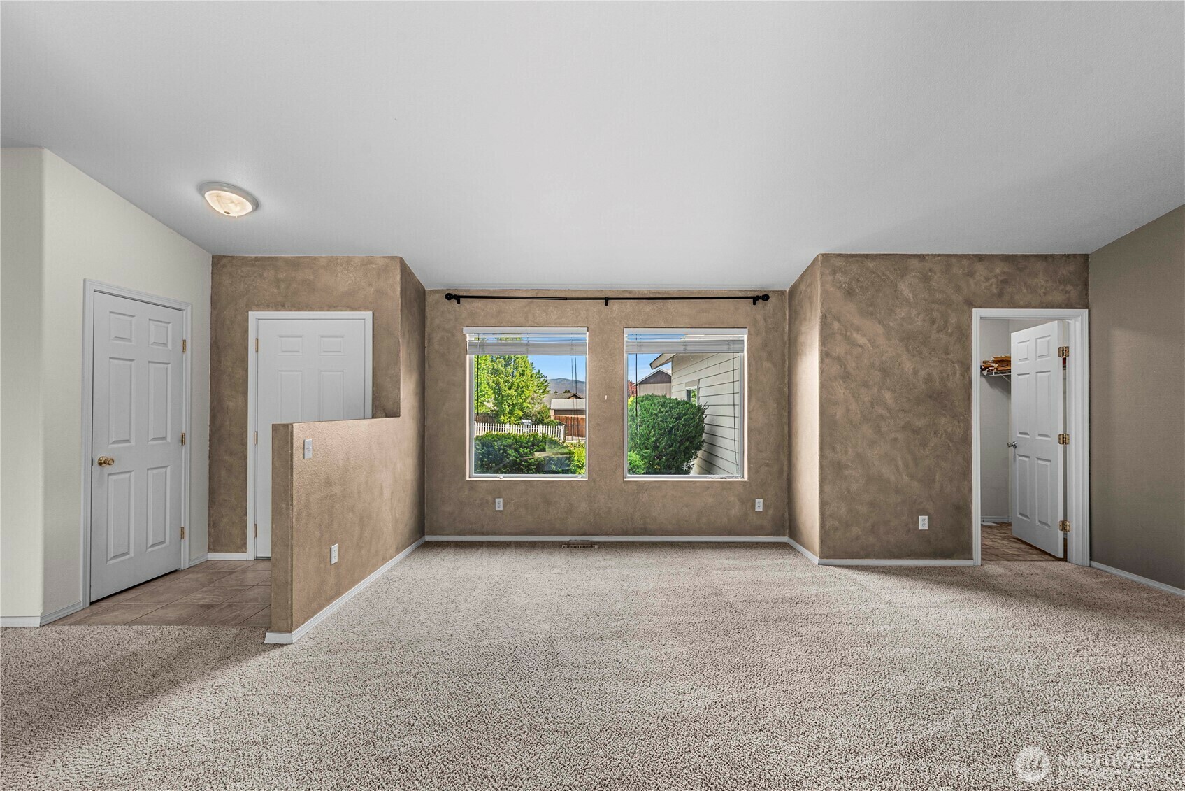 Property Photo: 649 Sally Drive WA 98801