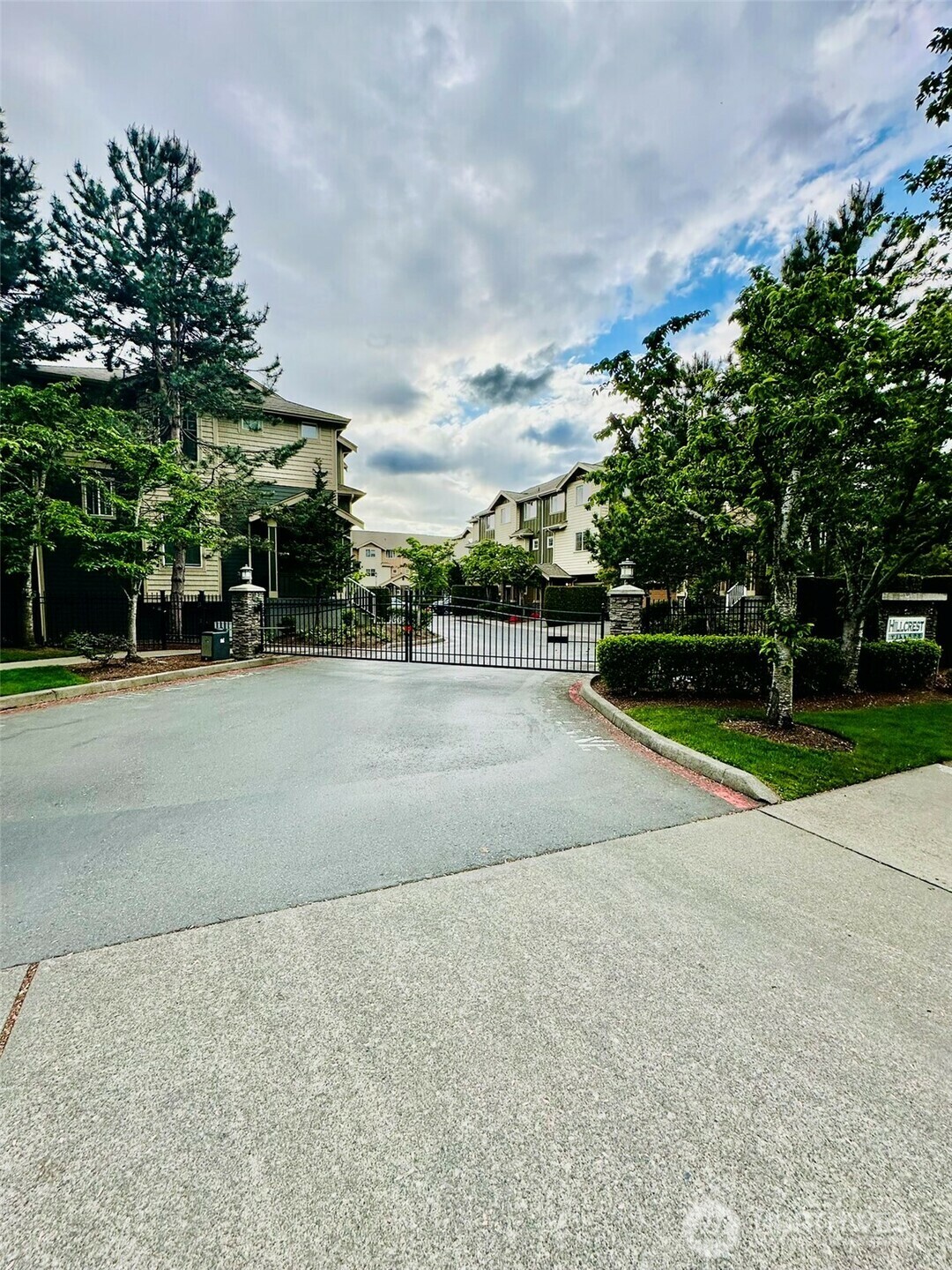 Property Photo: 4660 NE 3rd Court J3 WA 98059