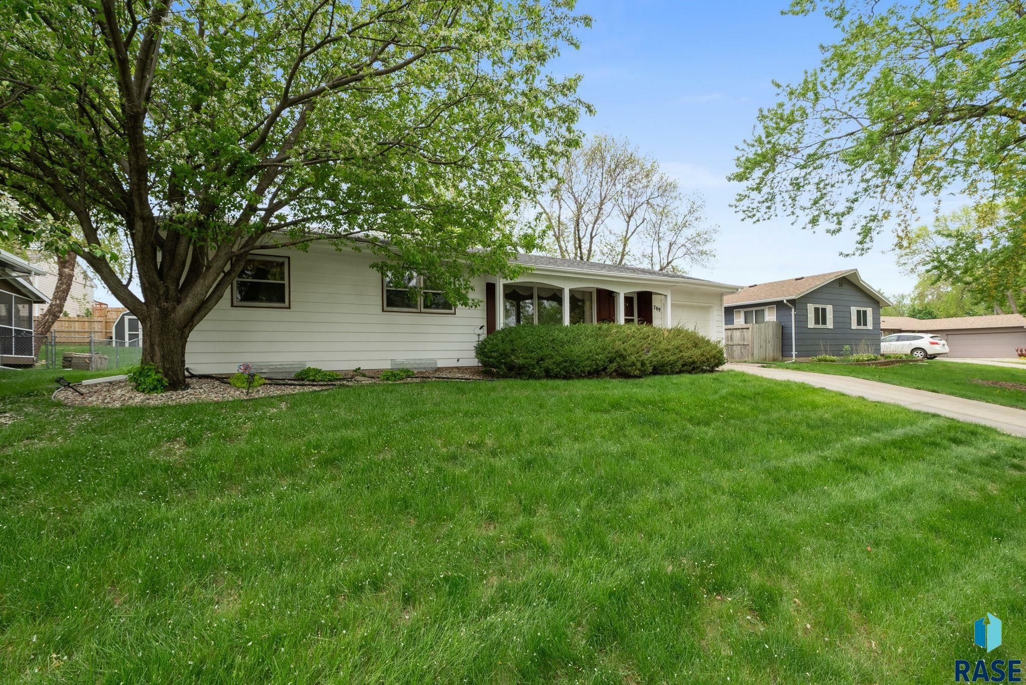 Property Photo: 709 S Stephen Ave SD 57103-2550