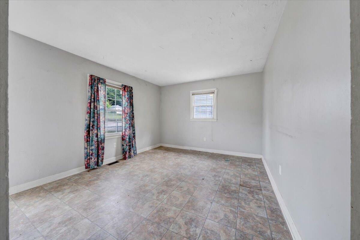 Property Photo: 1919 Clinton Ave SE VA 24013
