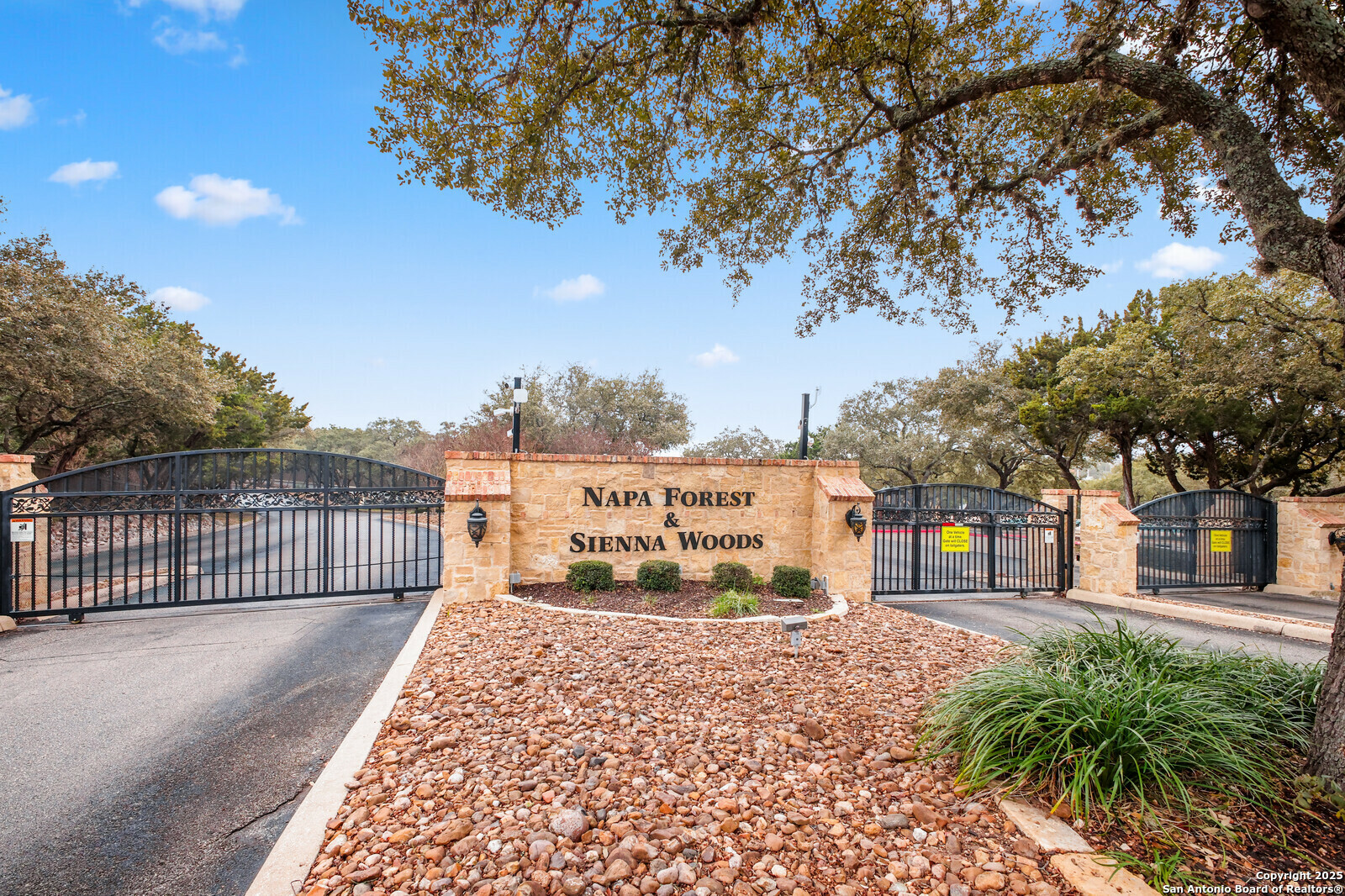 Property Photo: 18127 Brookwood Forest TX 78258