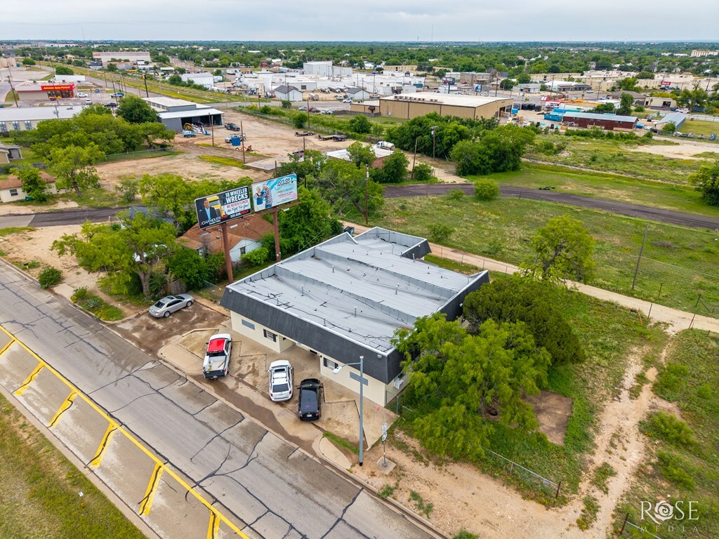 Property Photo:  323 E 6th St  TX 76903 