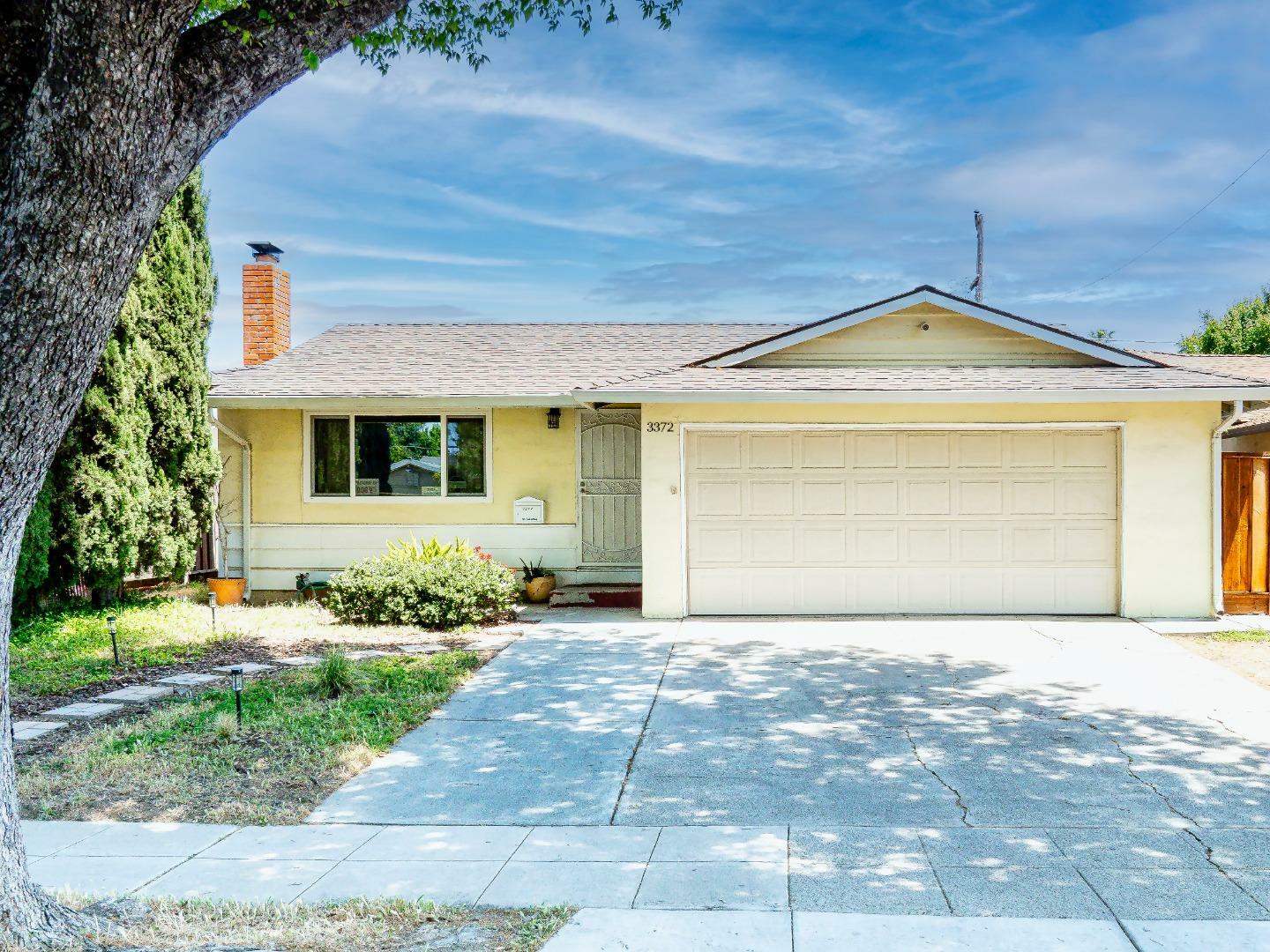 Property Photo: 3372 Pitcairn Way CA 95111