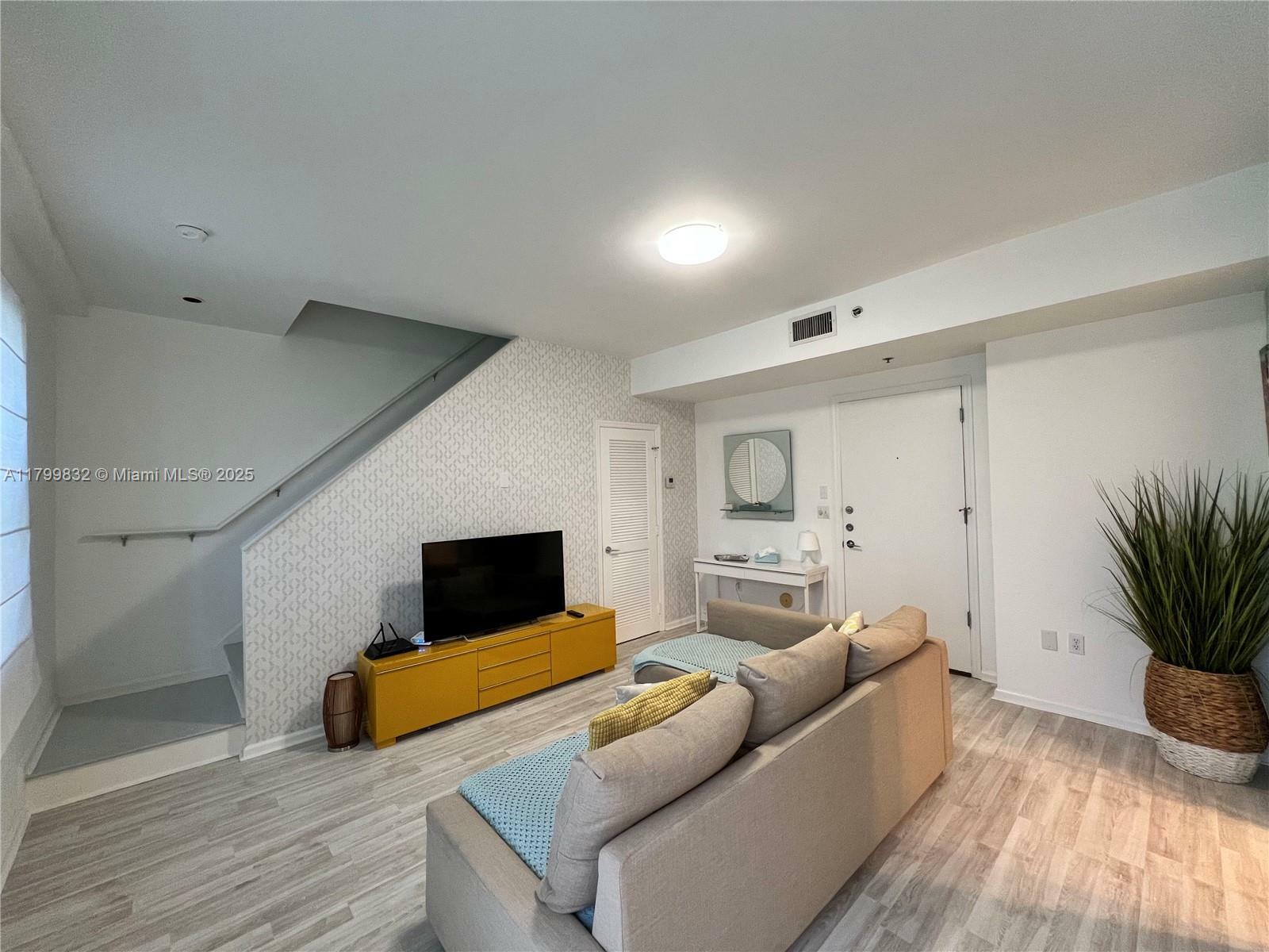 Property Photo: 1614 Pennsylvania Ave 2I FL 33139