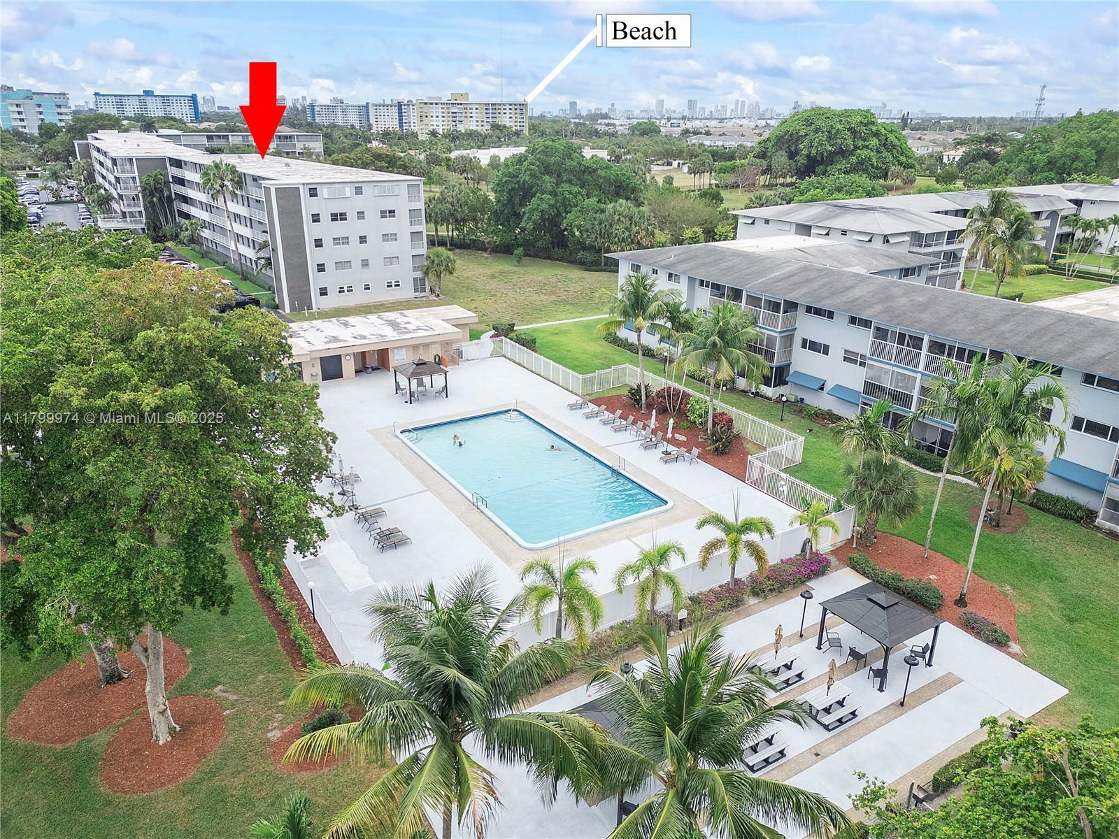 Property Photo: 4800 Hillcrest Ln 503 FL 33021