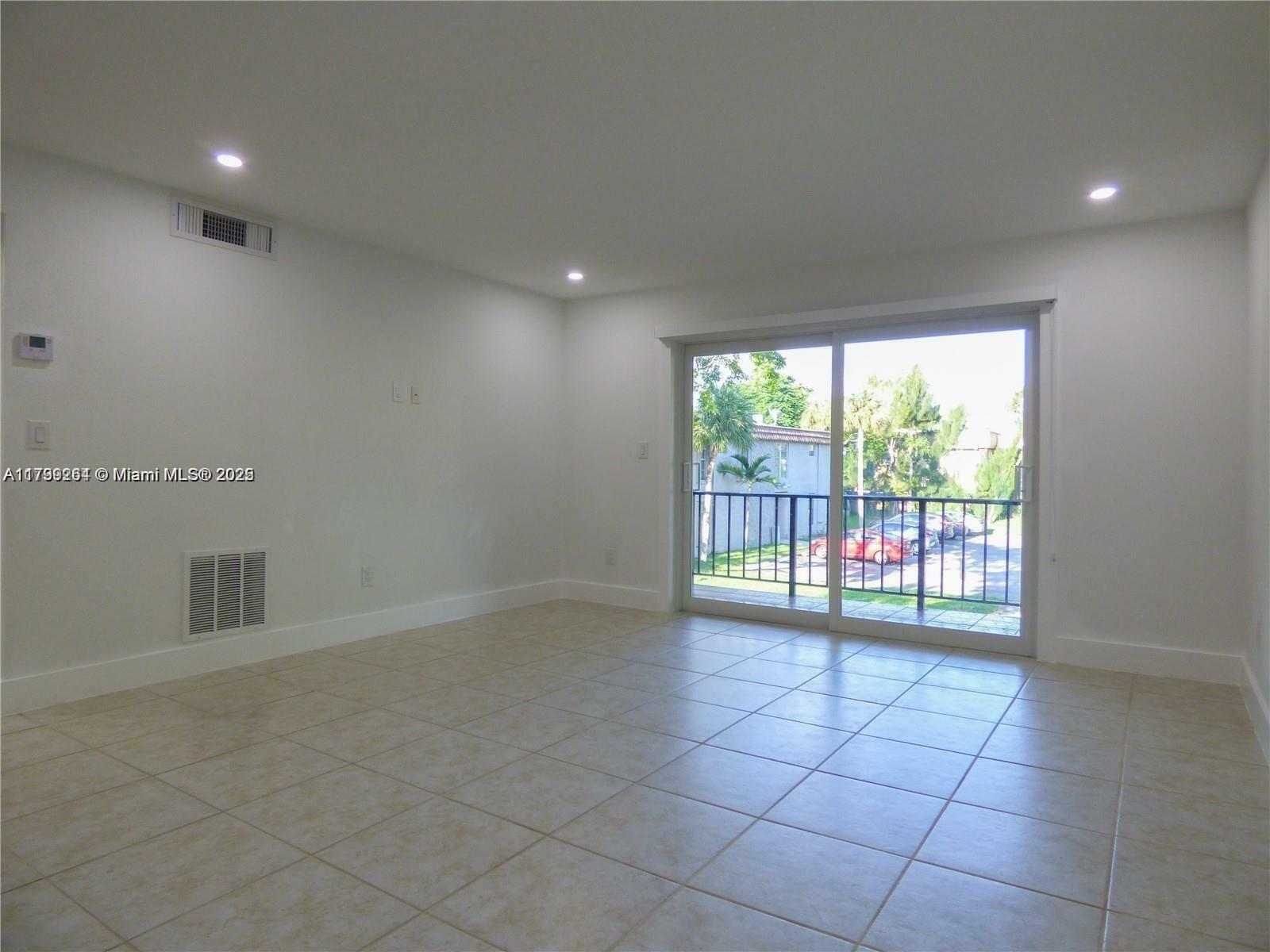 Property Photo: 10355 N Kendall Dr Cc7 FL 33176