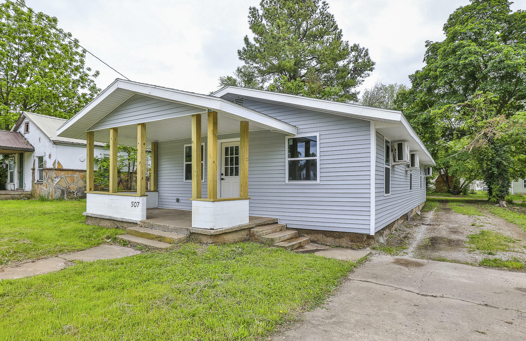 Property Photo: 507 E County Road MO 65708