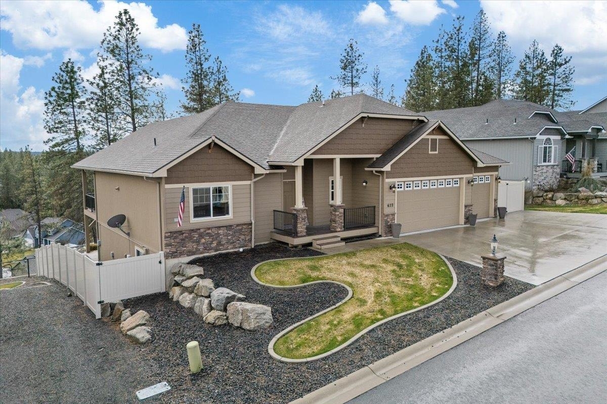 Property Photo: 622 E Country Hill Ln WA 99208