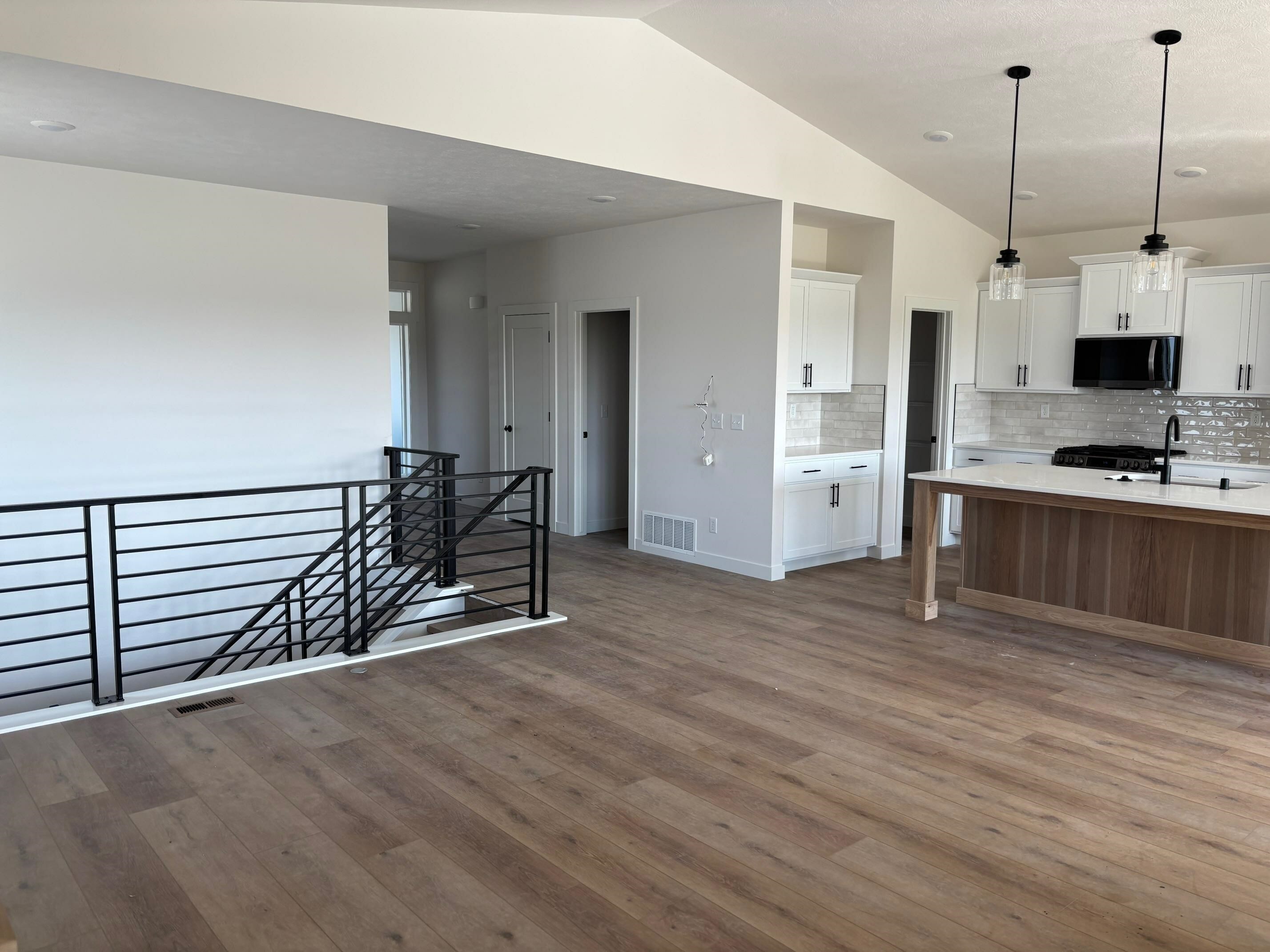 Property Photo: 16749 N Wellington Rd WA 99005