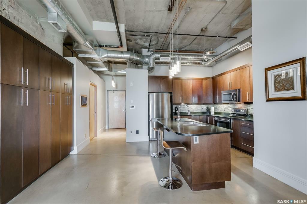 Property Photo: 73 24th Street E 401 SK S7K 1N9